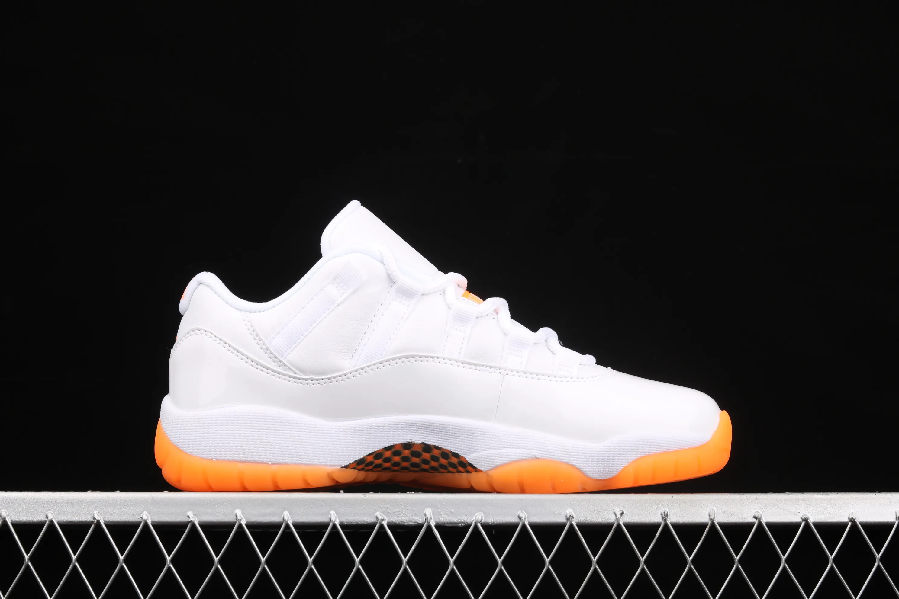 All categories Air Jordan Jordan series basketball shoes Air Jordan 11 pure original version Air Jordan 11 Bright Citus AJ11 Joe 11 white orange low-top basketball shoes AH7860-139